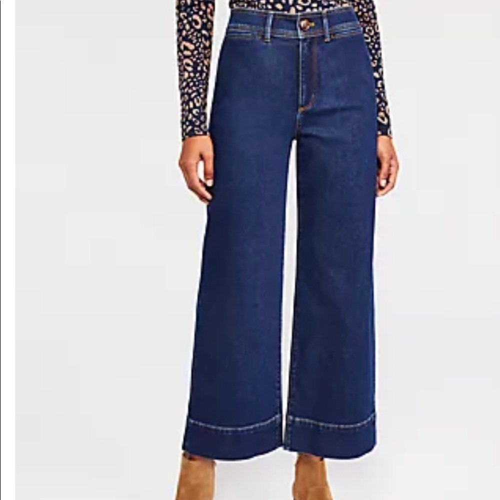 Ann Taylor pockets on seam wide leg jeans.